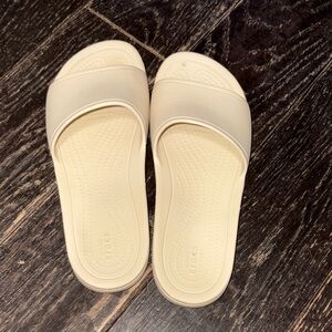 Tan/cream Croc Slides